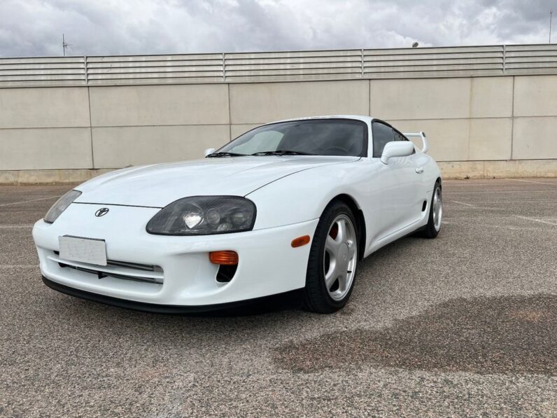 Toyota Supra 3.0i Twin Turbo Auto full