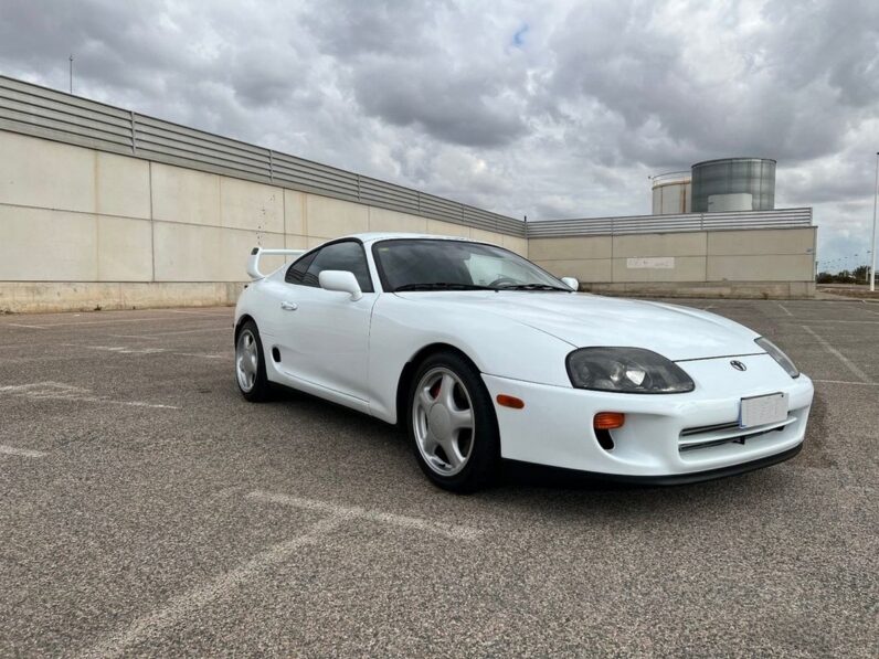Toyota Supra 3.0i Twin Turbo Auto full