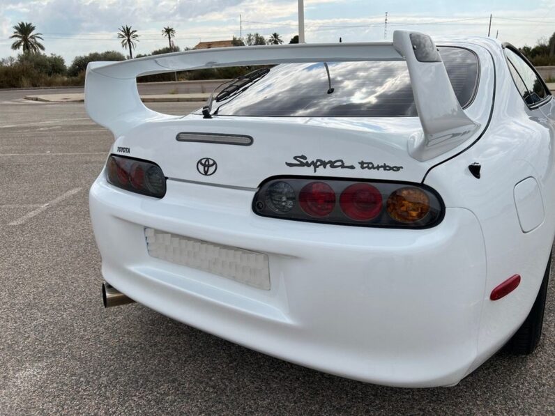 Toyota Supra 3.0i Twin Turbo Auto full