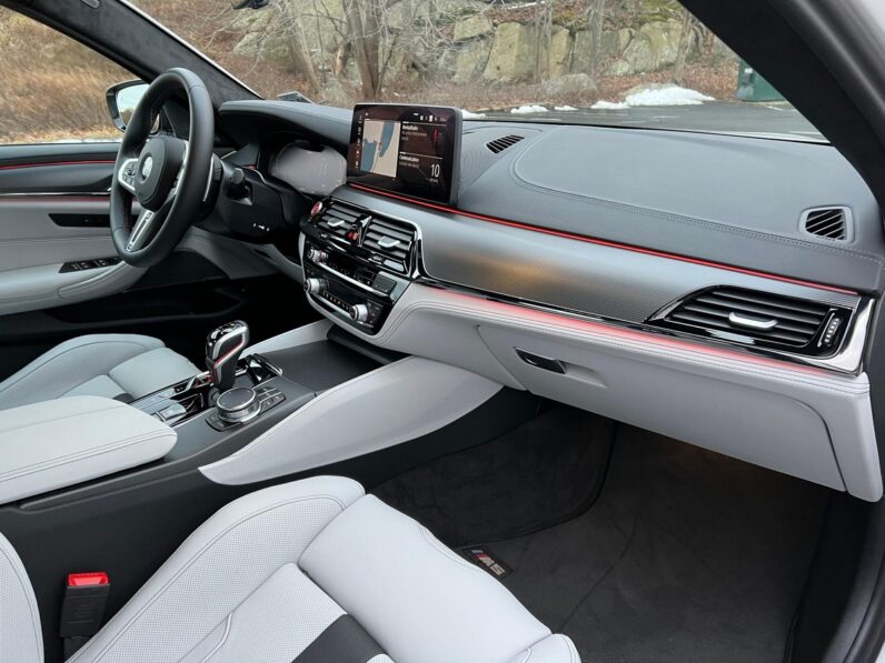2023 BMW M5 xDrive – 617HP full